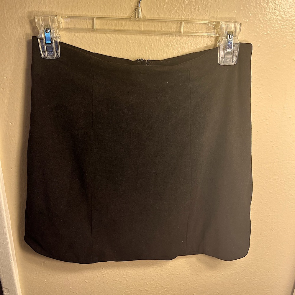 Black bodycon suede mini-skirt